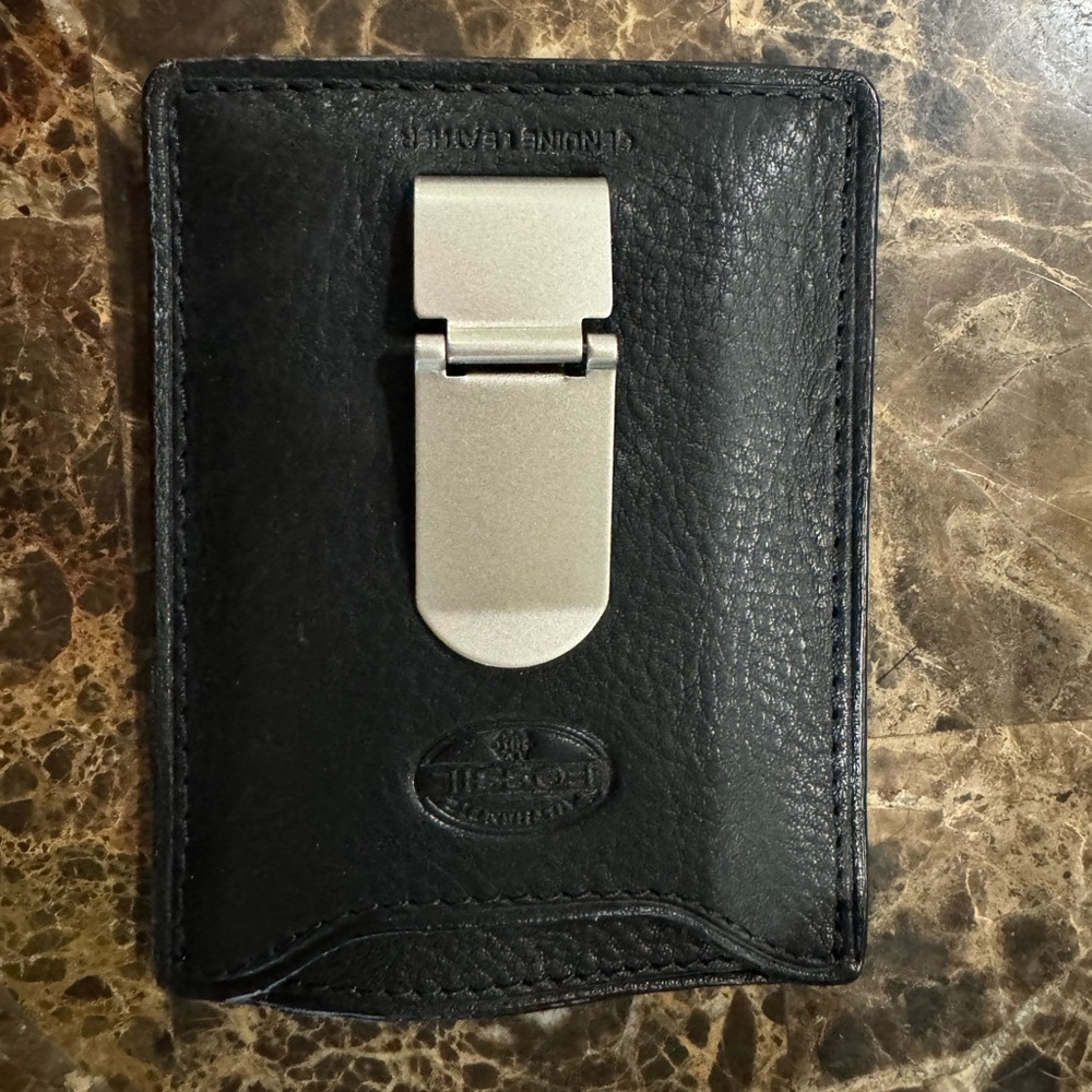 NWT Fossil BLK Leather Money Clip w ID pocket & slip pocket for additional cards
